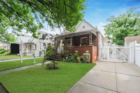 14947 116th St, New York, NY 11420
