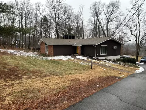 152 Gretna Woods Rd, Pleasant Valley, NY 12569