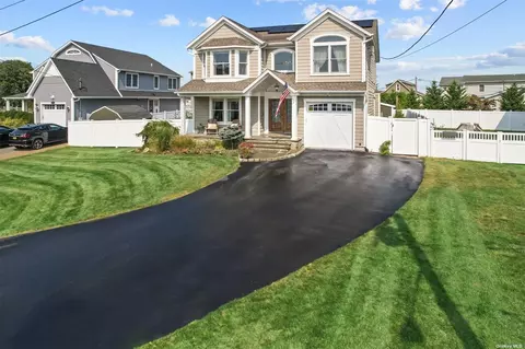 3 E Lincoln Ave, Massapequa, NY 11758