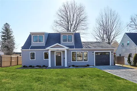 606 Dryden St, North Hempstead, NY 11590
