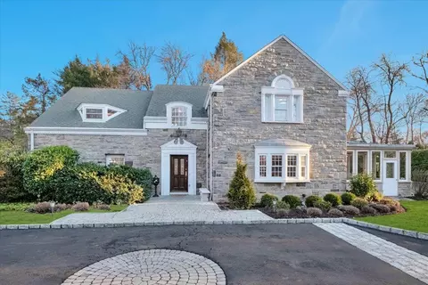 201 Oxford Rd, New Rochelle, NY 10804