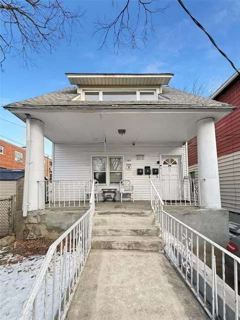 1011 E 216th St, New York, NY 10469