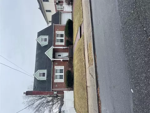 58 Dewitt St, Valley Stream, NY 11580