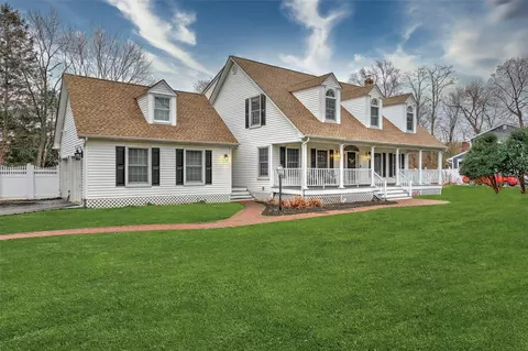 131 Main St, Setauket, NY 11733
