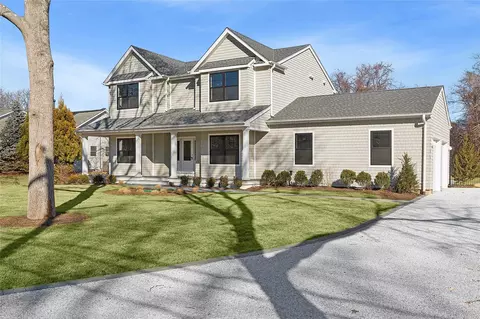 670 Kenneys Rd, Southold, NY 11971