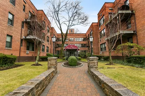 953 W Boston Post Rd #3B, Mamaroneck, NY 10543