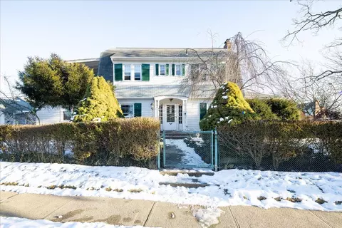 36 Birch St, Lynbrook, NY 11563