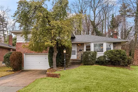 83 Stratford N, North Hempstead, NY 11577