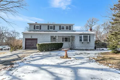 1280 Waverly Ave, Farmingville, NY 11738
