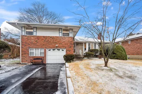 10 Berkley Ln, Syosset, NY 11791