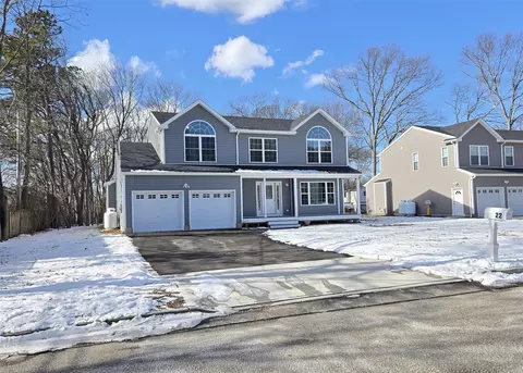 22 Maple Ave, Holbrook, NY 11741