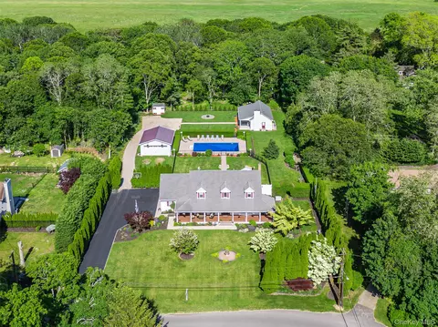 1125 Ole Jule Ln, Mattituck, NY 11952