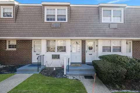 3905 Wilshire Ln #3905, Oakdale, NY 11769