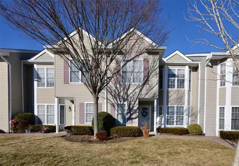 978 Madeira Blvd, Melville, NY 11747