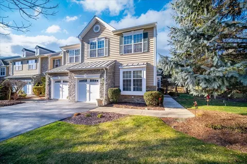 746 Huntington Dr, Fishkill, NY 12524
