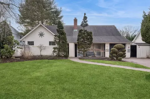 15 Range Dr, Merrick, NY 11566