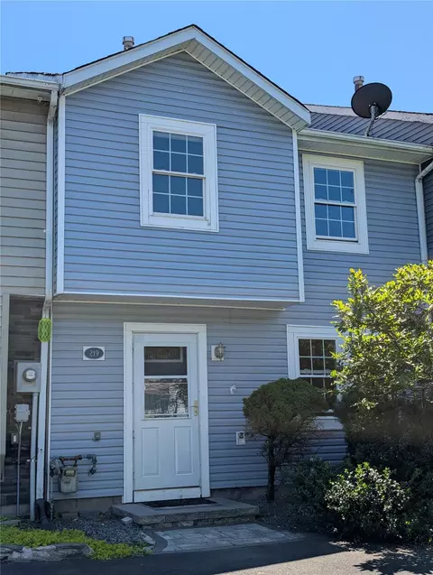 219 Blake Rd, Maybrook, NY 12543