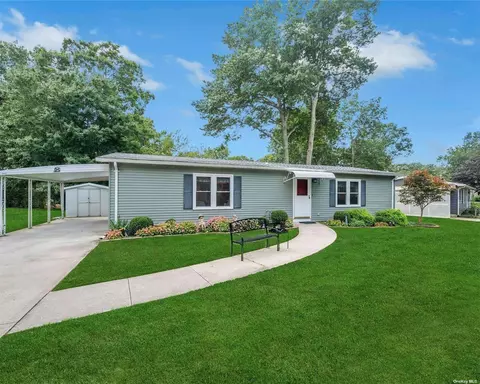 1407-67 Middle Rd #67, Calverton, NY 11933
