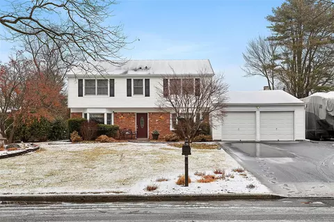 27 Mystic Way, Stony Brook, NY 11790