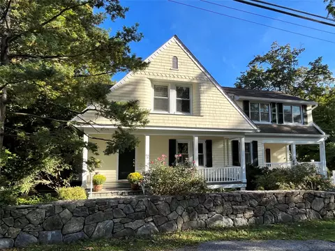 95 Old Briarcliff Rd, Briarcliff Manor, NY 10510