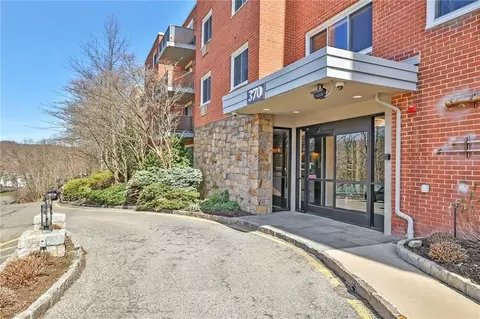 370 Central Park Ave #3R, Greenburgh, NY 10583