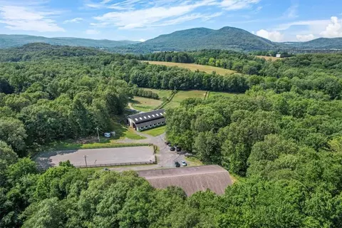 99 Purdys Ln, New Windsor, NY 12553