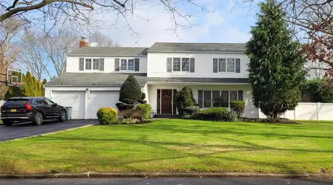 53 Shoreham Dr E, Dix Hills, NY 11746