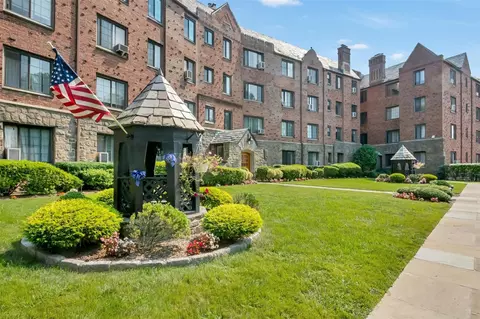914 Wynnewood Rd #2M, Pelham, NY 10803