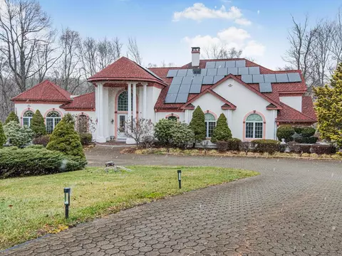 1048 Gambelli Dr, Yorktown, NY 10598