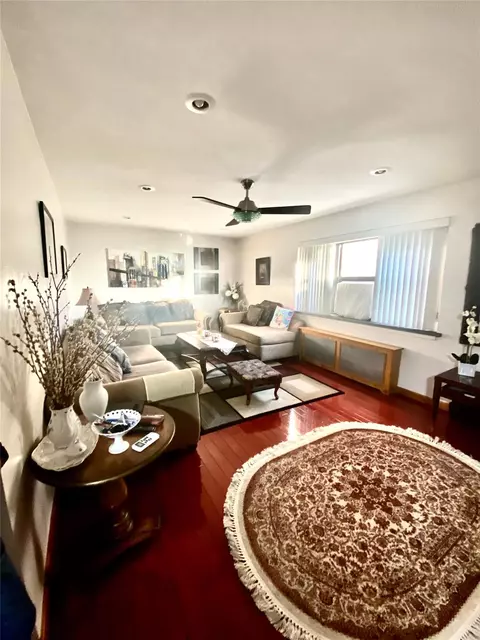 29-50 137th St #4K, Flushing, NY 11354