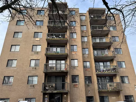 71-49 Metropolitan Ave #4B, Middle Village, NY 11379