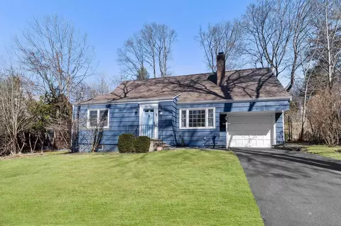121 Walgrove Ave, Greenburgh, NY 10522