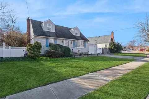 13 Frey, Farmingdale, NY 11735