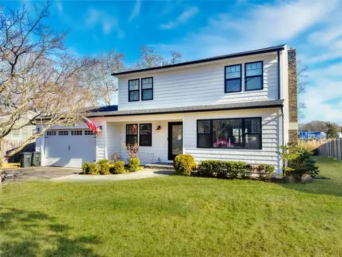 49 Hewitt Blvd, Center Moriches, NY 11934