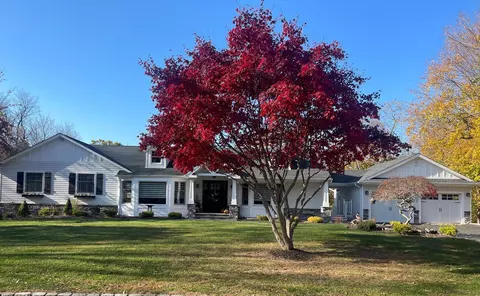 20 Grouse Ln, Huntington, NY 11743