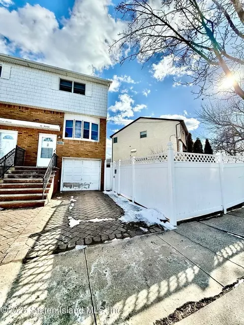 213 Crossfield Ave, Staten Island, NY 10312