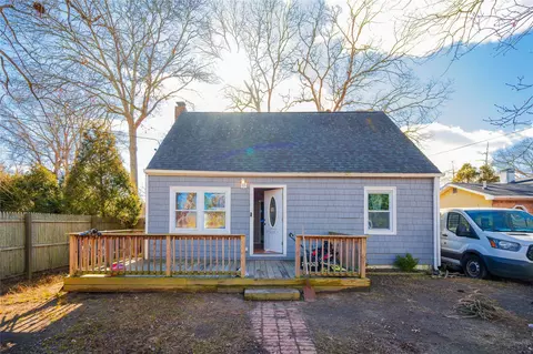 98 Manor Dr, Shirley, NY 11967