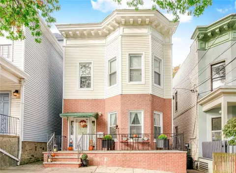 241 E 234th St, New York, NY 10470