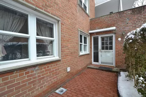 200 S Middle Neck Rd #G3, North Hempstead, NY 11021