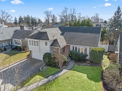 368 Princeton Rd, Rockville Centre, NY 11570