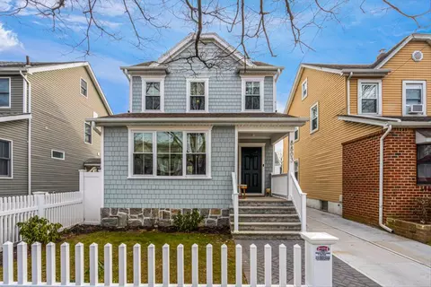 8803 240th St, New York, NY 11426