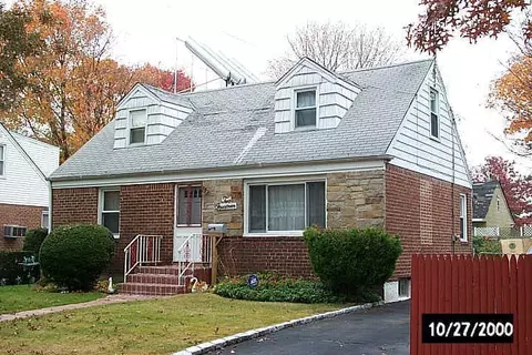 214 Lawrence St, Uniondale, NY 11553