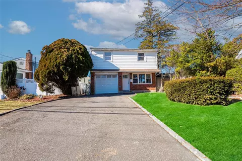 440 Park Blvd, Massapequa Park, NY 11762