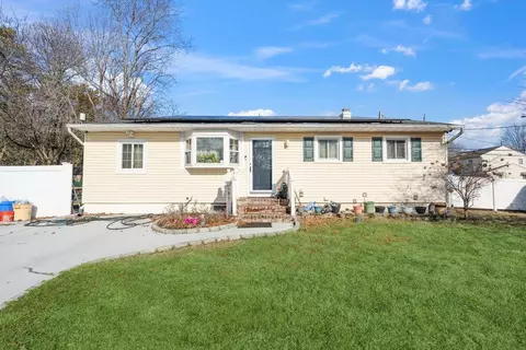 181 Elm Dr, Bay Shore, NY 11706