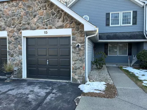 15 Lamplight St, Beacon, NY 12508