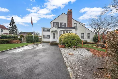 22 Salisbury Ave, Garden City, NY 11530