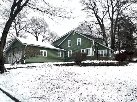 5 Beverly Dr, Miller Place, NY 11764