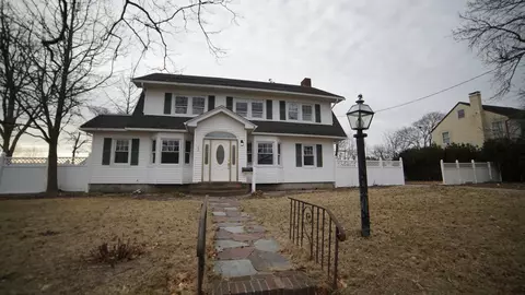 140 E Roe Blvd, Patchogue, NY 11772