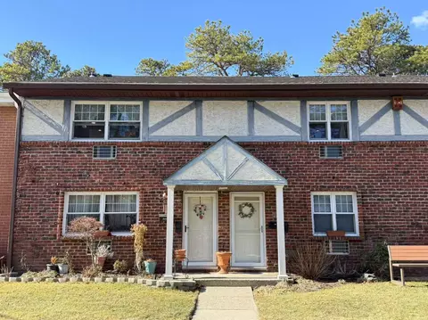 14 Glen Hollow Dr #E51, Holtsville, NY 11742