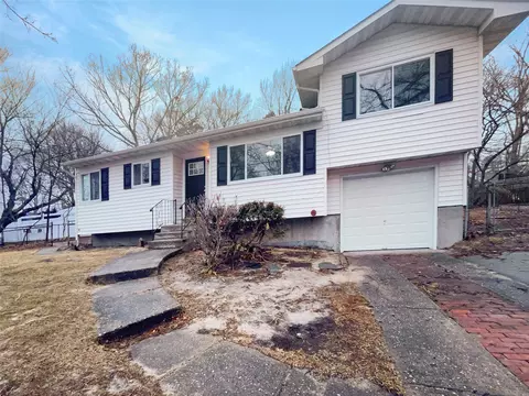 23 Halliday, Coram, NY 11727